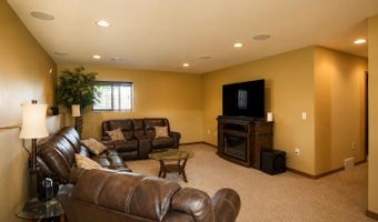 2112 S Lawson St, Aberdeen, SD 57401