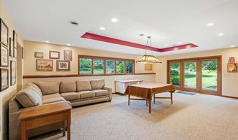 5870 Persimmon Dr, Fitchburg, WI 53711