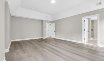 70 Seurat St, Barnegat, NJ 08005