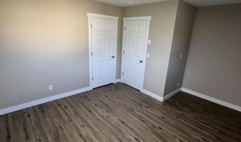 808 E Walnut St, Aurora, MO 65605