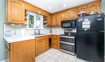 30 Hemlock St, Bristol, CT 06010