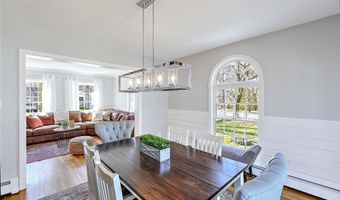 17 Mosher Dr, Barrington, RI 02806