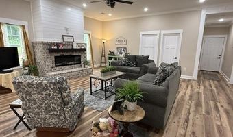 1867 Locust Grove Rd, Batesville, AR 72501
