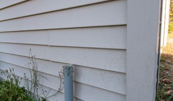 3 Back Rd, Abbot, ME 04406