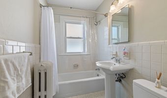 135 Dover Rd, West Hartford, CT 06119