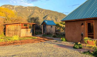 71 Calle Martinez, Arroyo Seco, NM 87514