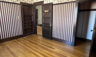 11 5th Ave W, Albia, IA 52531