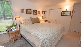 6001 S Hlavka Hls, Maple City, MI 49664