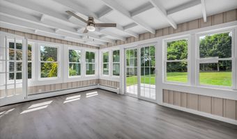 2 Riverview Pl, Cromwell, CT 06416