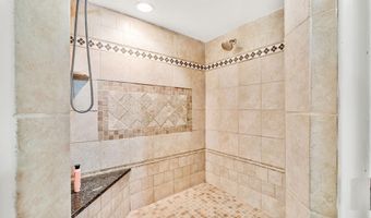 28 Olde Lantern Rd, Bedford, NH 03110