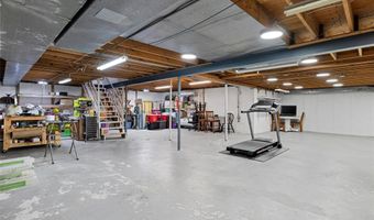 806 Hollyridge Dr, Ballwin, MO 63011