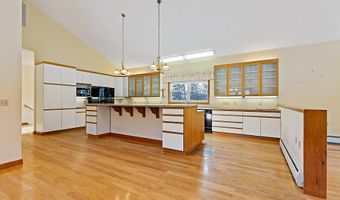 9 Snug Harbor Rd, Belgrade, ME 04917