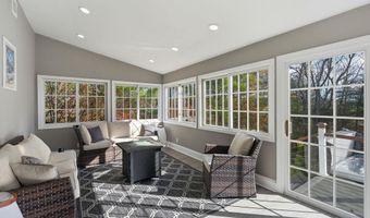 276 N Amherst Rd, Bedford, NH 03110