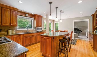 2460 Mershon Dr, Ann Arbor, MI 48103