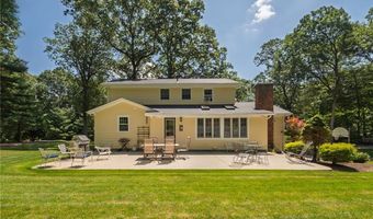 2 Elizabeth Ann Dr, Johnston, RI 02919