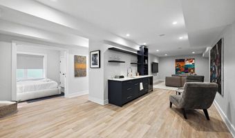 97 Oak Ln, Amagansett, NY 11937