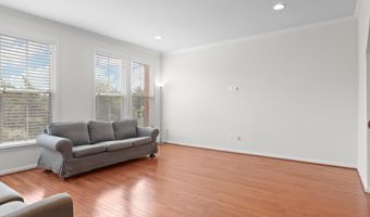 43381 RICKENBACKER Sq, Ashburn, VA 20147