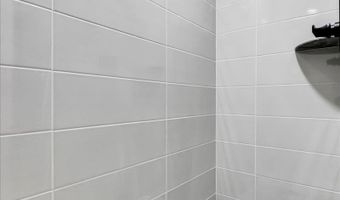144 Channelsyde Dr, Algonac, MI 48001