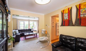 51 Aspen Cir, Albany, NY 12208