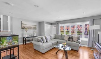 136 E Clinton Ave, Bergenfield, NJ 07621