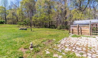 121 White Pine Rd, Beattyville, KY 41311