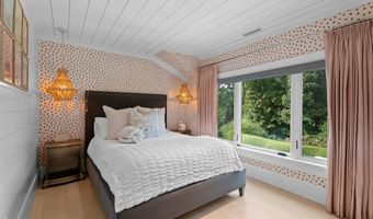 8 Gaylea Dr, Branford, CT 06405