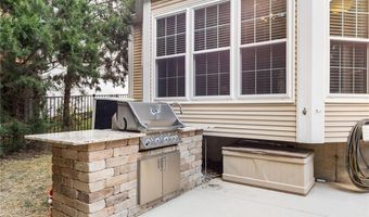 1233 Red Oak Plantation Dr, Ballwin, MO 63021