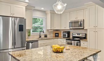 1914 Bonnie Ln, Charlotte, NC 28213