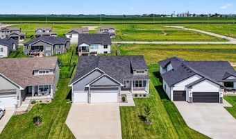 713 NE Country Meadow Dr, Ankeny, IA 50021