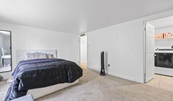 14 Lakeshore Dr, Belgrade, ME 04918