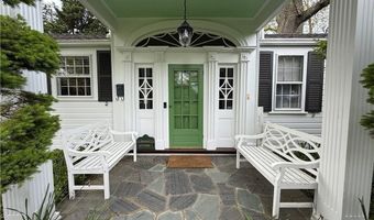 18 Ledge Rd, Newport, RI 02840