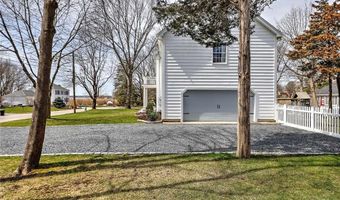 17 Mosher Dr, Barrington, RI 02806