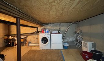 6 Irving Pl, Danbury, CT 06810