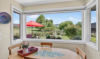 39 E Valley View Rd, Ashland, OR 97520