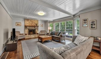 561 Willard Rd, Aurora, OH 44202