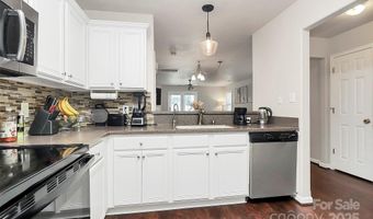 7707 Brisbane Ct, Charlotte, NC 28215