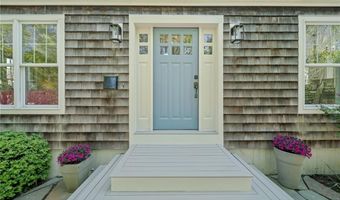 9 Casey Ct, Newport, RI 02840