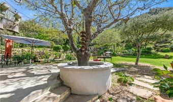 29012 Crags Dr, Agoura Hills, CA 91301