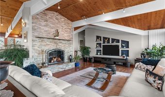 10 Ocean View Dr, Middletown, RI 02842