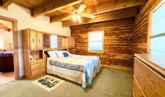 300 Round Up Ln, Bakersfield, MO 65609
