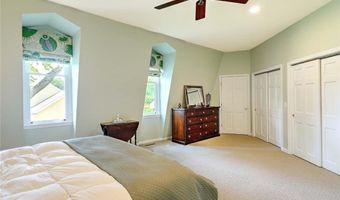 12 Howe St, Bristol, RI 02809