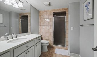 560 Club Dr, Aurora, OH 44202