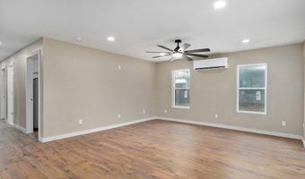 930 Porter Ave, Aurora, MO 65605