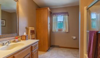 35 Jennie Cir, Agawam, MA 01001
