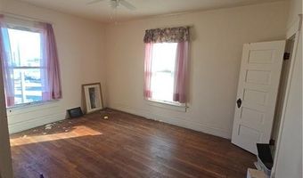 121 N 10th St, Atchison, KS 66002