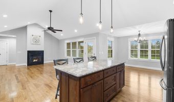 1101 Highland Dr, Aurora, MO 65605