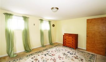 23 Sherman Ln, Middletown, RI 02842