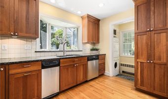 75 Markwood Dr, Barrington, RI 02806