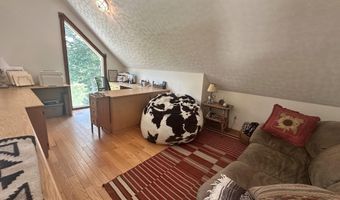 10 Greenbrier Dr, Alderson, WV 24910