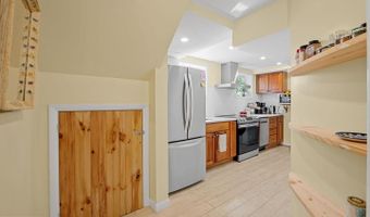 5929 AVON Dr, Bethesda, MD 20814